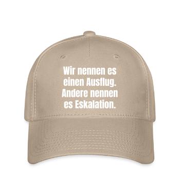 Ausflug oder Eskalation Typografie - Flexfit Cap - Khaki - Vorne
