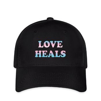 Liebe heilt Trans-Flagge - Flexfit Cap - Schwarz - Vorne