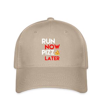 Lustiges Pizza Shirt Geschenk für Läufer+Sportler - Flexfit Cap - Khaki - Vorne
