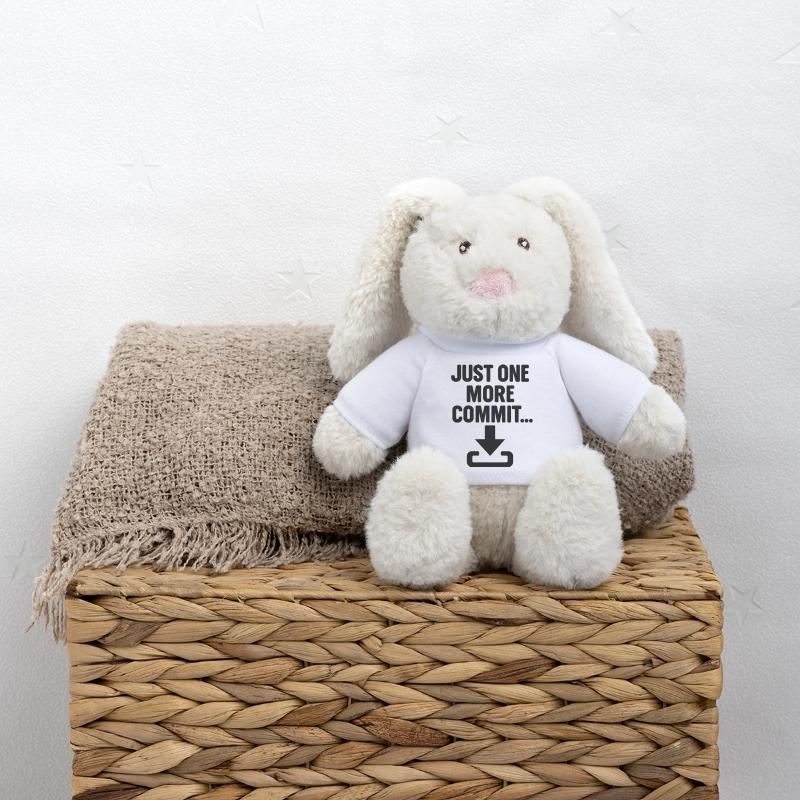 Just One More Commit – Funny Programmer T-Shirt MiniFeet® RecycelHase® Bunny Cream