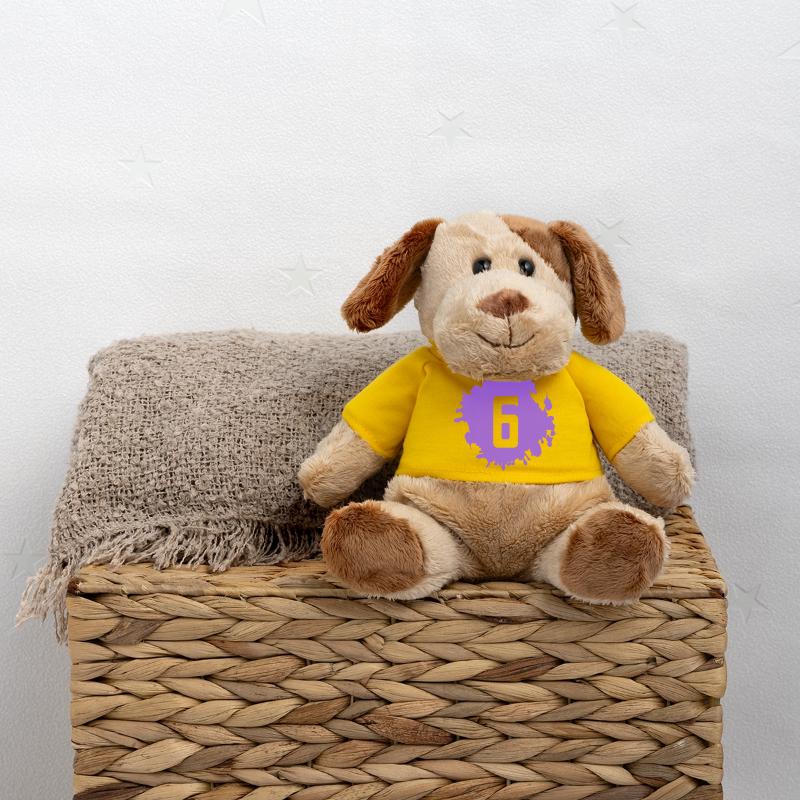 Éclat de couleur violette avec le chiffre 6 Chien en peluche Helge MiniFeet®
