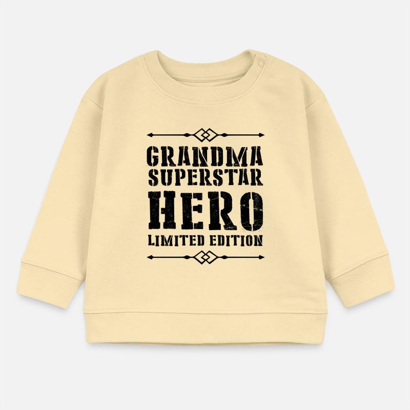 Beste Oma Heldin Spruch Baby Organic Sweatshirt Baby Changer von Stanley/Stella