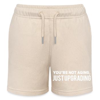 you‘re not aging, just upgrading - Kinder Organic Joggingshorts Mini Bolter von Stanley/Stella - Natur - Vorne