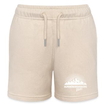 Alpenüberquerung Alpen Überquerung 2025 Wandern - Kinder Organic Joggingshorts Mini Bolter von Stanley/Stella - Natur - Vorne