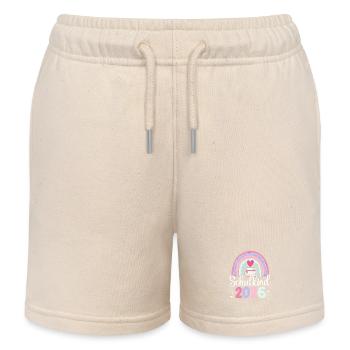 Schulkind 2026 Regenbogen - Kinder Organic Joggingshorts Mini Bolter von Stanley/Stella - Natur - Vorne