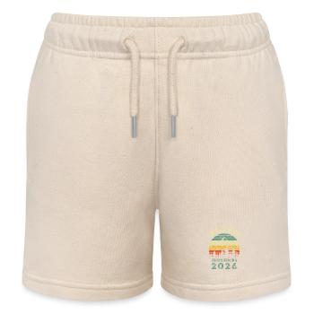 Alpenüberquerung 2026 Retro - Wandern - Kinder Organic Joggingshorts Mini Bolter von Stanley/Stella - Natur - Vorne