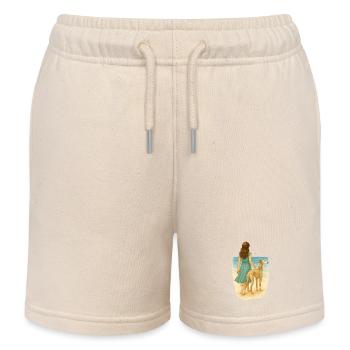 Windhund am Meer mit brünetter Frau - Kinder Organic Joggingshorts Mini Bolter von Stanley/Stella - Natur - Vorne