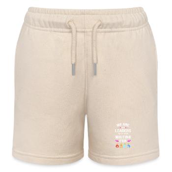 Frauentag Feminismus Feminist Feministin - Kinder Organic Joggingshorts Mini Bolter von Stanley/Stella - Natur - Vorne