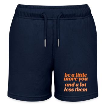 Sei mehr du und weniger sie - Kinder Organic Joggingshorts Mini Bolter von Stanley/Stella - Navy - Vorne