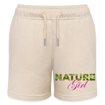 Natur Girl Schriftzug mit grüner Textur - Kinder Organic Joggingshorts Mini Bolter von Stanley/Stella - Natur - Vorne