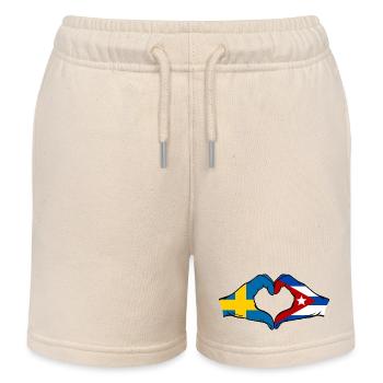 Schweden Kuba Flagge Herz Hände - Kinder Organic Joggingshorts Mini Bolter von Stanley/Stella - Natur - Vorne