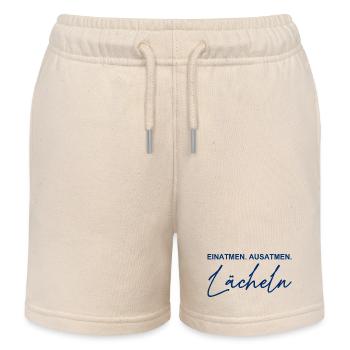 Einatmen - Ausatmen - Lächeln - Kinder Organic Joggingshorts Mini Bolter von Stanley/Stella - Natur - Vorne