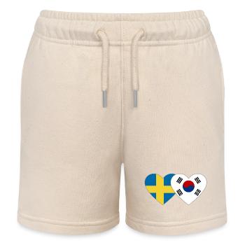 Schweden Südkorea Flagge Herz - Kinder Organic Joggingshorts Mini Bolter von Stanley/Stella - Natur - Vorne