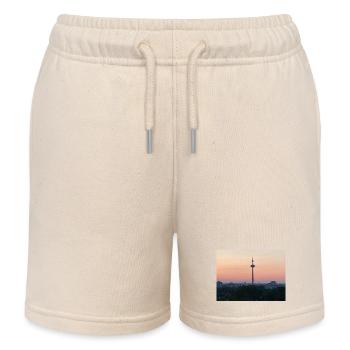 Dämmerungsskyline mit Turm-Silhouette - Kinder Organic Joggingshorts Mini Bolter von Stanley/Stella - Natur - Vorne