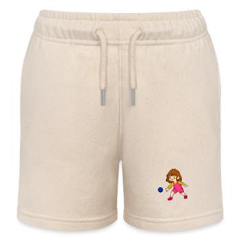 Mädchen spielt Bocce Ball - Kinder Organic Joggingshorts Mini Bolter von Stanley/Stella - Natur - Vorne