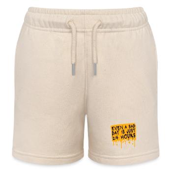 Even A Bad Day Is Just 24 Hours Motivierend Spruch - Kinder Organic Joggingshorts Mini Bolter von Stanley/Stella - Natur - Vorne