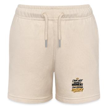 Der Geschichte nachjagen, keine Sekunde - Kinder Organic Joggingshorts Mini Bolter von Stanley/Stella - Natur - Vorne