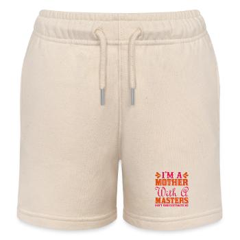 Maman avec un master Ne me sous-estime pas - Short de jogging enfant bio Stanley/Stella - écru doux - Devant