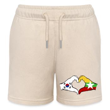 Südkorea Myanmar Flagge Hände Herzform - Kinder Organic Joggingshorts Mini Bolter von Stanley/Stella - Natur - Vorne