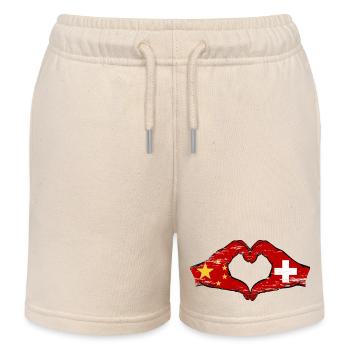 China Schweiz Flagge Hände Herzform used - Kinder Organic Joggingshorts Mini Bolter von Stanley/Stella - Natur - Vorne