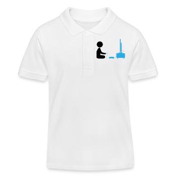 Un garçon joue avec sa console de jeux - Polo enfant bio Stanley/Stella - blanc - Devant