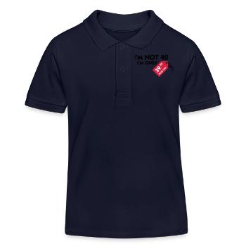 Je ne suis pas 40. Je suis seulement 39,99 € plus - Polo enfant bio Stanley/Stella - bleu marine - Devant