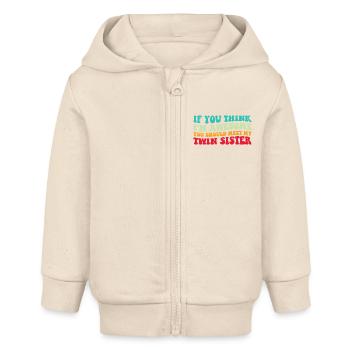 Wenn du denkst, dass ich großartig bin, triff meine Zwillingsschwester IV - Baby Organic Kapuzenjacke Baby Connector von Stanley/Stella - Natur - Vorne