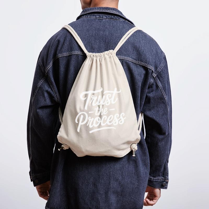 Typographie du script Trust the Process Sac à cordon recyclé Stanley/Stella