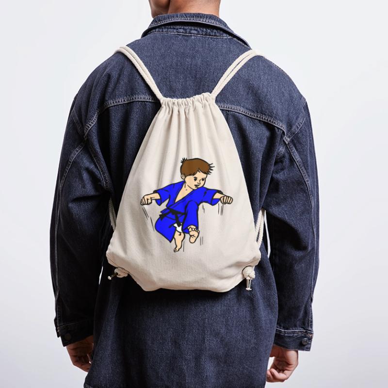 Blauer Anzug Karatekind oder Judokind mit schwarzem Gürtel Stanley/Stella recycelter Gym Bag