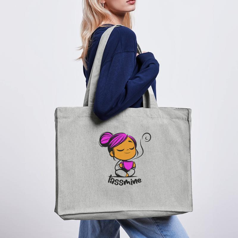 Tassmine enspannt mit einer Tasse Tee oder Kaffee Stanley/Stella recycelter Shopping Bag