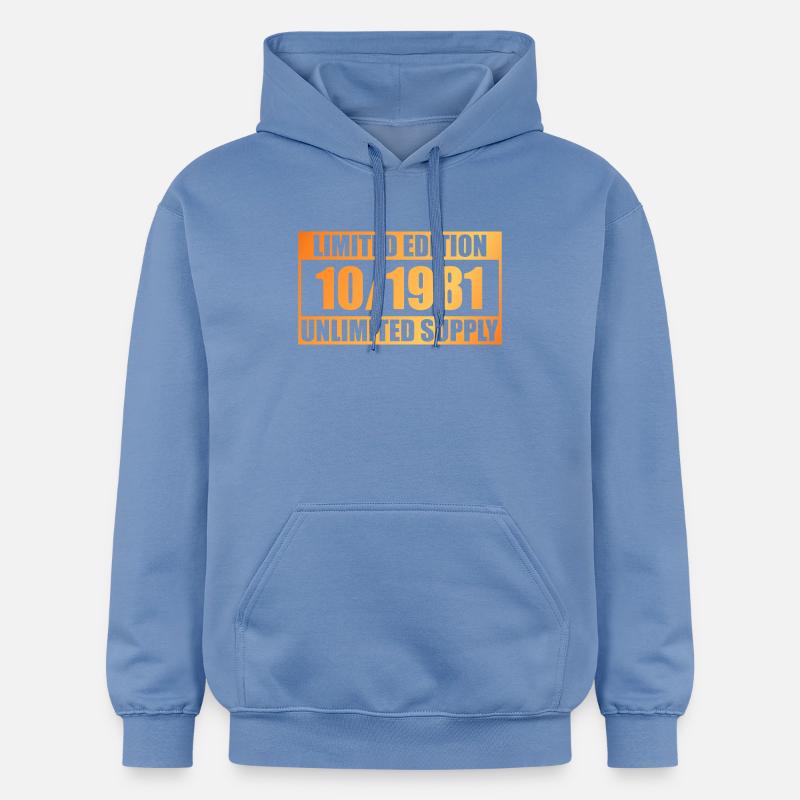 44e anniversaire Édition Limitée - ꝏ Approvisionnement 10/1981 - Sweat à capuche Softstyle® Gildan Unisexe - carolina blue