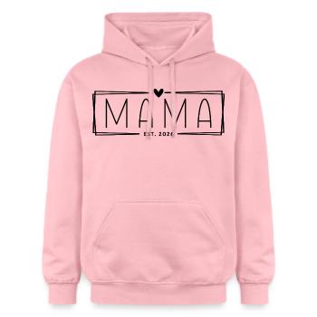 Mama Est. 2026 - Gildan Unisex Softstyle® Midweight Hoodie - Hellrosa - Vorne - Liana (172cm) & Jaron (178cm)