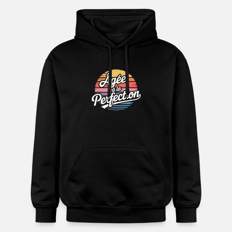 Âgée à la Perfection - Sweat à capuche Softstyle® Gildan Unisexe - noir