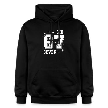 67 - Six Seven SixSeven 6-7 - Gildan Unisex Softstyle® Midweight Hoodie - Schwarz - Vorne - Marisol (170cm) & Nik (191cm)