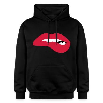 Des lèvres chaudes et pulpeuses veulent vous séduire - Sweat à capuche Softstyle® Gildan Unisexe - noir - Devant - Marisol (170cm) & Nik (191cm)