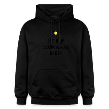 Aventure ou nouveau départ - Sweat à capuche Softstyle® Gildan Unisexe - noir - Devant - Marisol (170cm) & Nik (191cm)