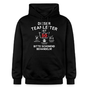 Dieser Teamleiter ist 50. Schonend behandeln - Gildan Unisex Softstyle® Midweight Hoodie - Schwarz - Vorne - Marisol (170cm) & Nik (191cm)