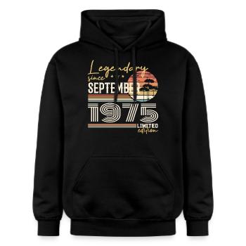 Septembre 1975 Né en Septembre 1975 September 1975 - Sweat à capuche Softstyle® Gildan Unisexe - noir - Devant - Marisol (170cm) & Nik (191cm)