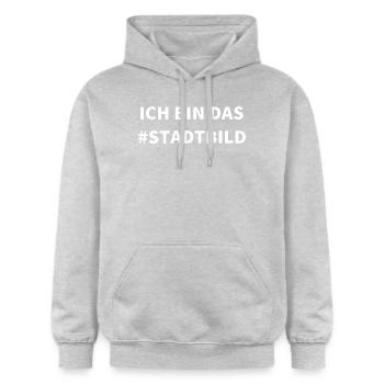 Jeg er bybildet - Gildan Unisex Softstyle® Midweight Hoodie - lysgrå melert - Foran - Liana (172cm) & Jaron (178cm)