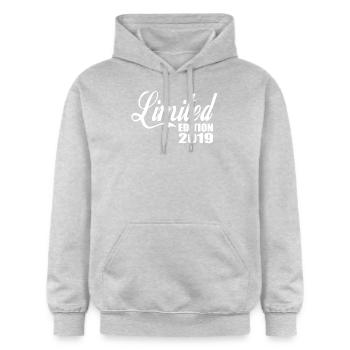 Edition Limitée 2019 - Sweat à capuche Softstyle® Gildan Unisexe - gris clair chiné - Devant - Liana (172cm) & Jaron (178cm)