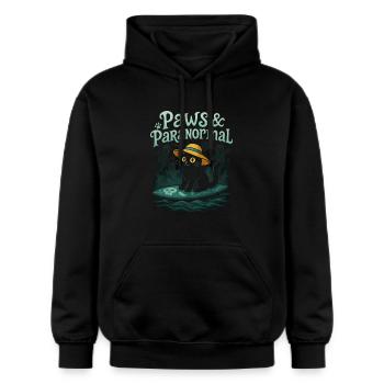 Paws & Paranormal: Schwarze Katze surft mit Geiste - Gildan Unisex Softstyle® Midweight Hoodie - Schwarz - Vorne - Marisol (170cm) & Nik (191cm)