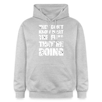 Spruch Sie wissen nicht - Gildan Unisex Softstyle® Midweight Hoodie - Hellgrau meliert - Vorne - Liana (172cm) & Jaron (178cm)