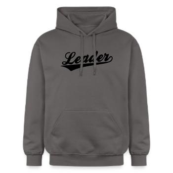 Leader - Gildan Unisex Softstyle® Midweight Hoodie - Dunkelgrau - Vorne - Marisol (170cm) & Nik (191cm)