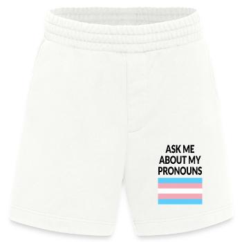 Frag mich nach meinen Pronomen Trans Pride Flag - Heavyweight Shorts - made by SPREAD  - OFF WHITE - Vorne