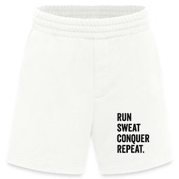 Laufen. Schwitzen. Erobern. Wiederholen. - Heavyweight Shorts - made by SPREAD  - OFF WHITE - Vorne
