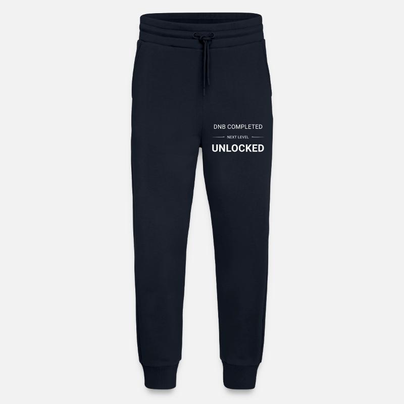 DNB_COMPLETED_NEXT_LEVEL_UNLOCKED_white - Pantalon de jogging bio décontracté fabriqué en UE - DARK NAVY
