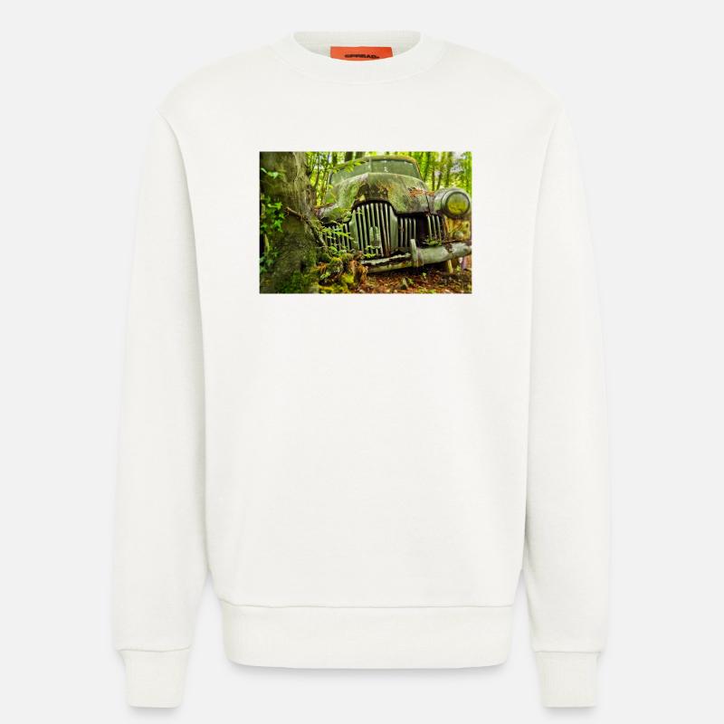 Waldverfall: Rostige Autoüberreste - Sweatshirt - made by SPREAD  - OFF WHITE