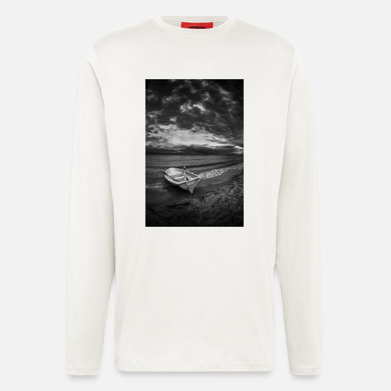 Ein Boot an einem dunklen Ufer - Langarmshirt - made by SPREAD  - OFF WHITE