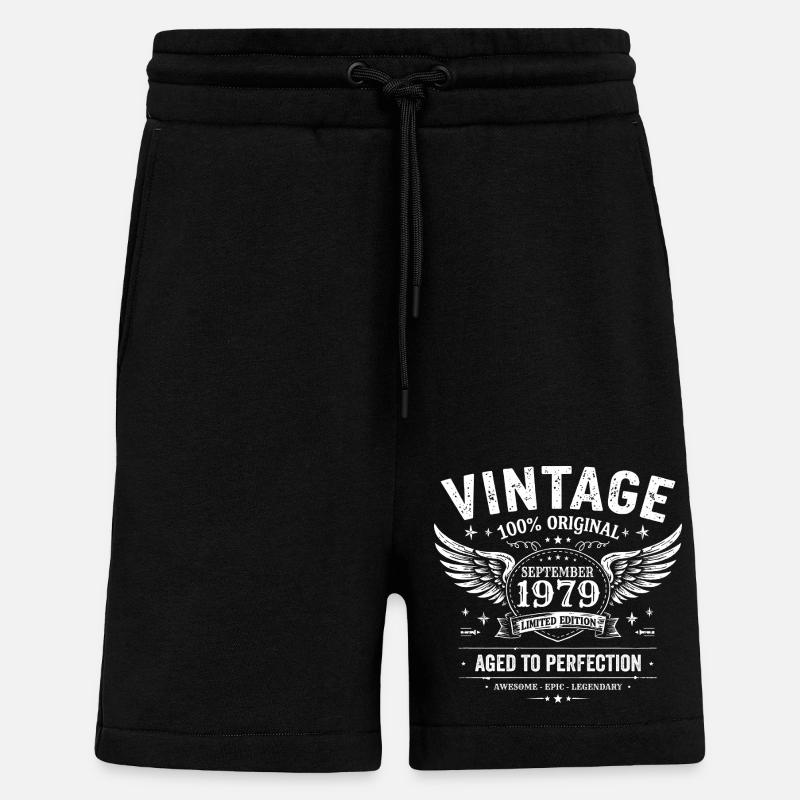 Né en Septembre 1979 - Short bio décontracté fabriqué en UE - SOLID BLACK