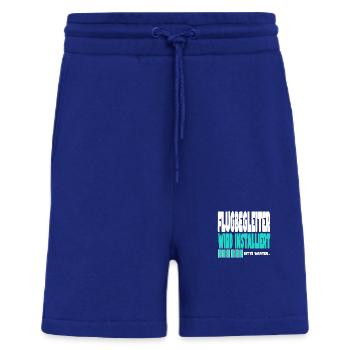 Flugbegleiter wird installiert - Shorts - made by SPREAD - Iconic Blue - Vorne